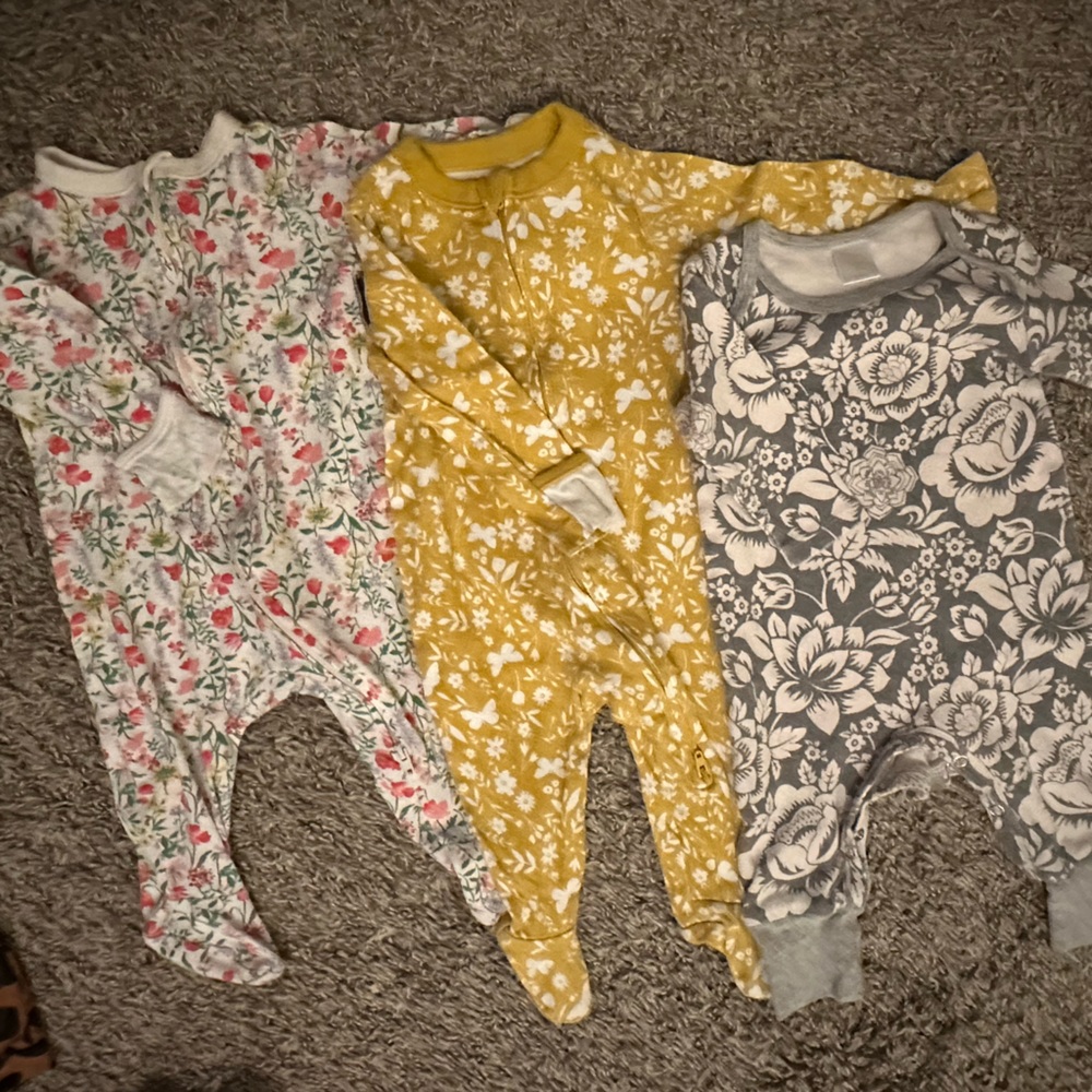 Baby girls floral pajamas, set of three. 3-6M